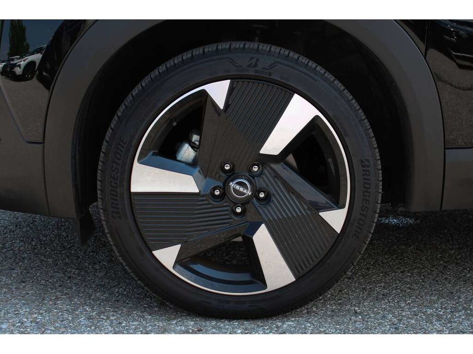 2025 Nissan Kicks SR-10