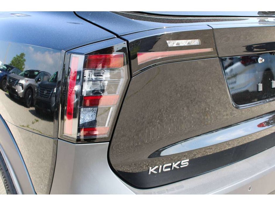 2025 Nissan Kicks SR-11