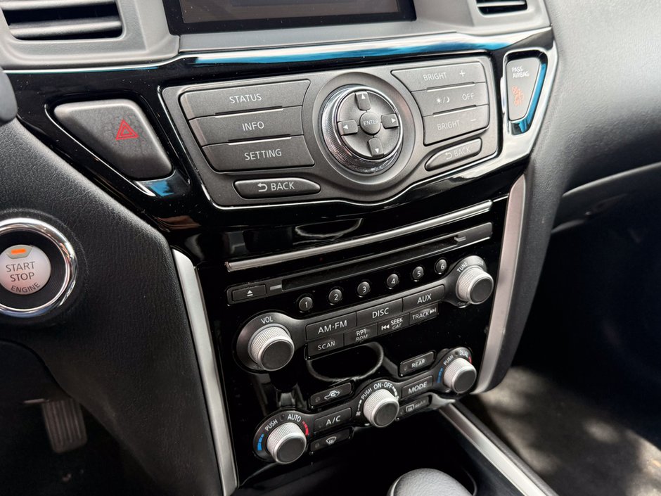 2014 Nissan Pathfinder SV-10