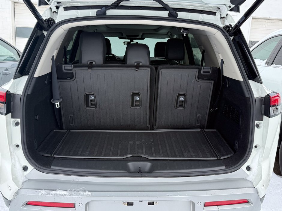 2023 Nissan Pathfinder SL-12