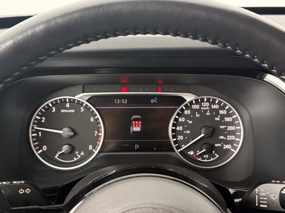 2023 Nissan Pathfinder SL-22