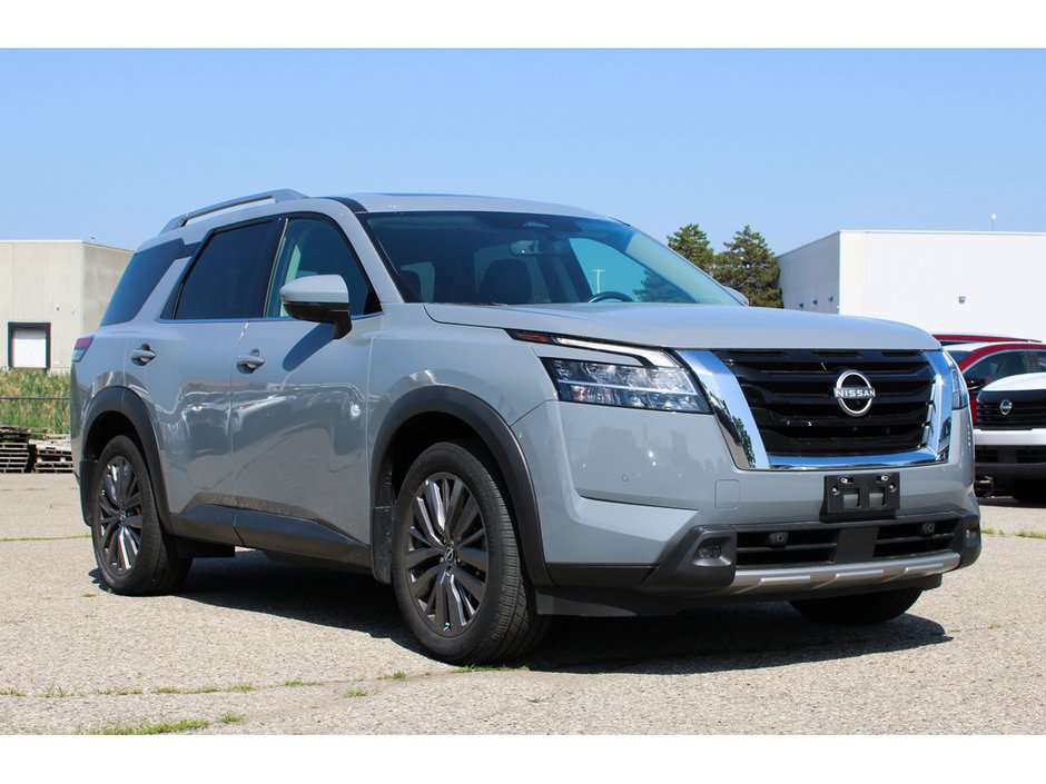 2023 Nissan Pathfinder SL-8