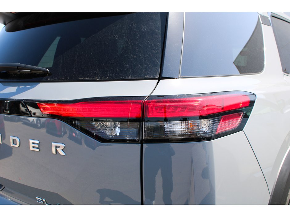 2023 Nissan Pathfinder SL-10