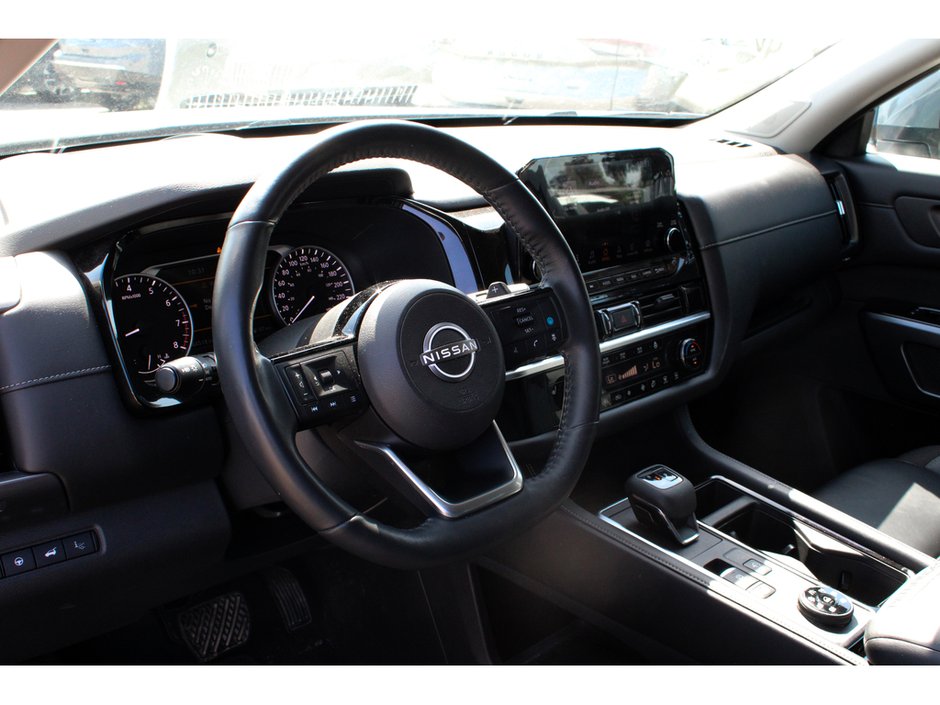 2023 Nissan Pathfinder SL-23