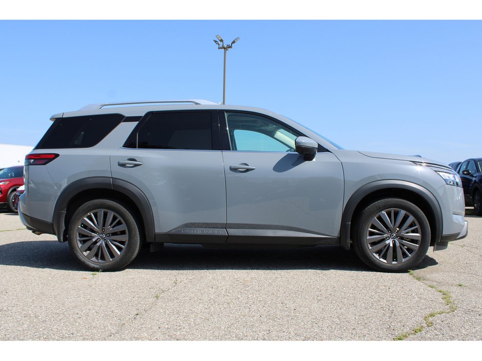 2023 Nissan Pathfinder SL-7