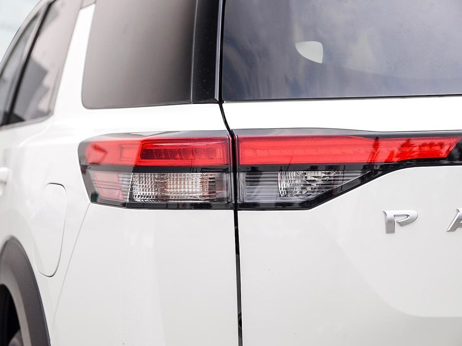 2025 Nissan Pathfinder Platinum-10