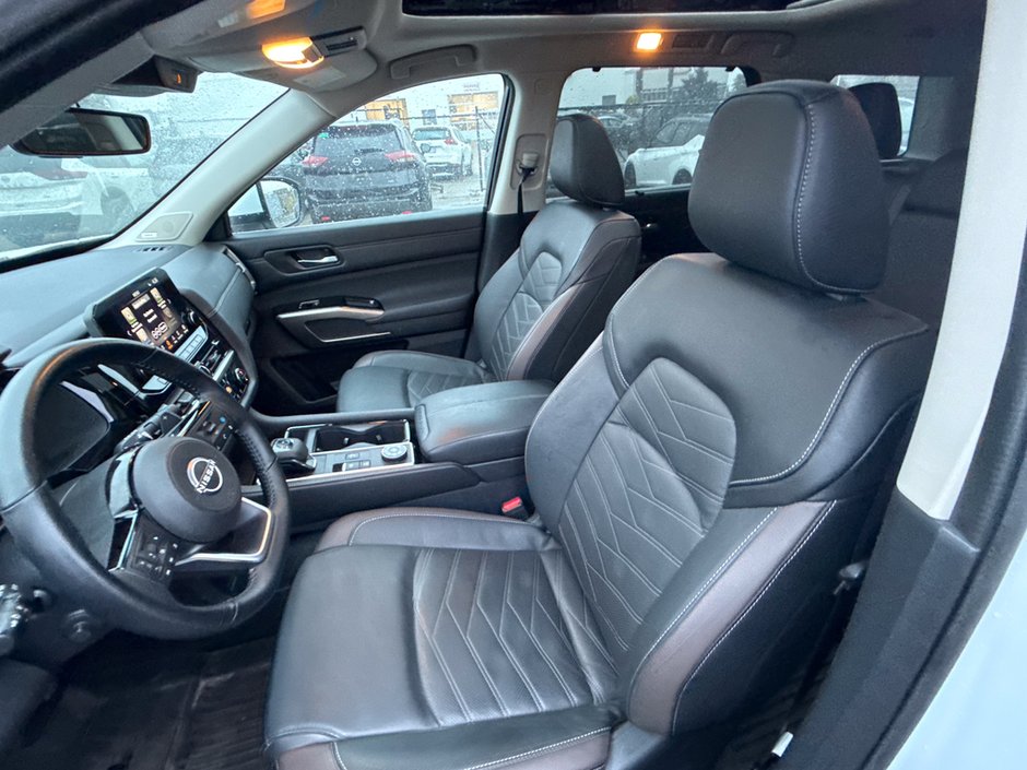 2025 Nissan Pathfinder Platinum-23