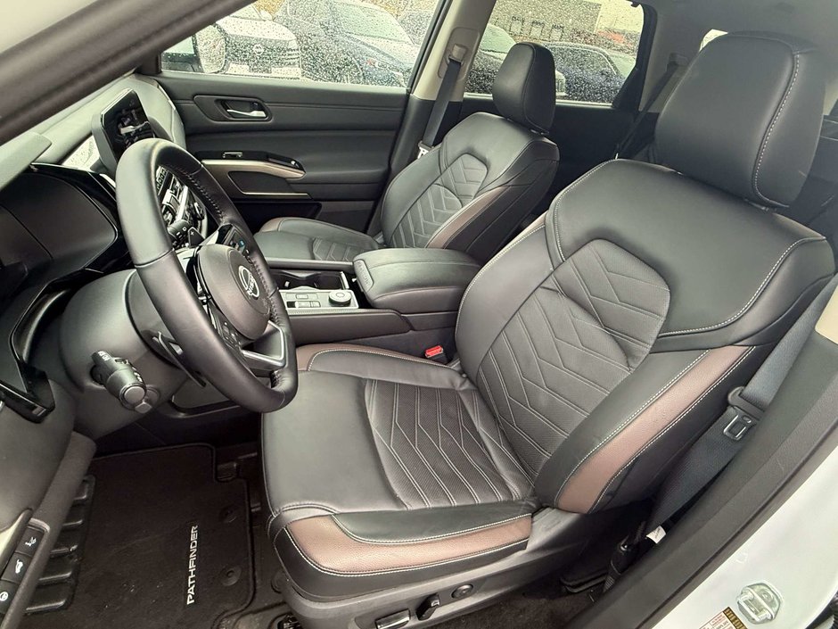 2025 Nissan Pathfinder Platinum-24