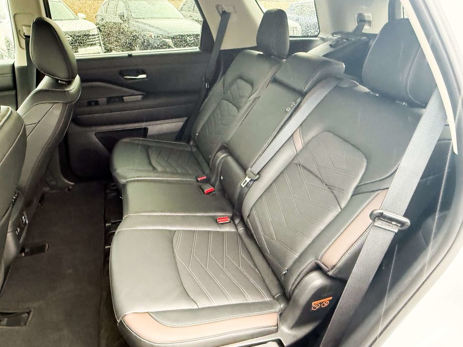 2025 Nissan Pathfinder Platinum-15