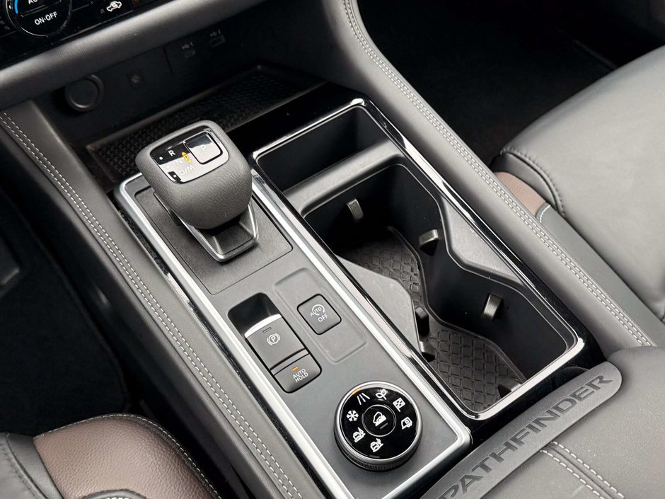 2025 Nissan Pathfinder Platinum-21