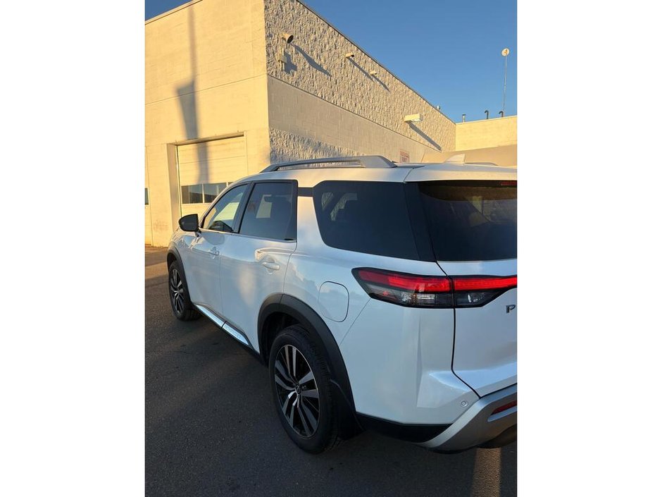 2025 Nissan Pathfinder Platinum-8