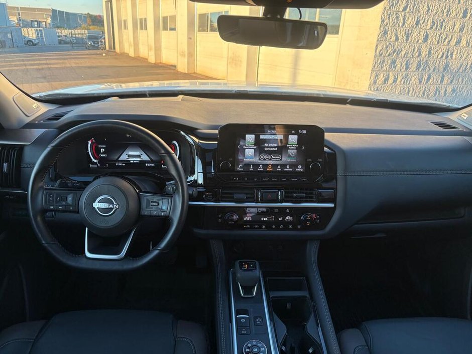 2025 Nissan Pathfinder Platinum-9