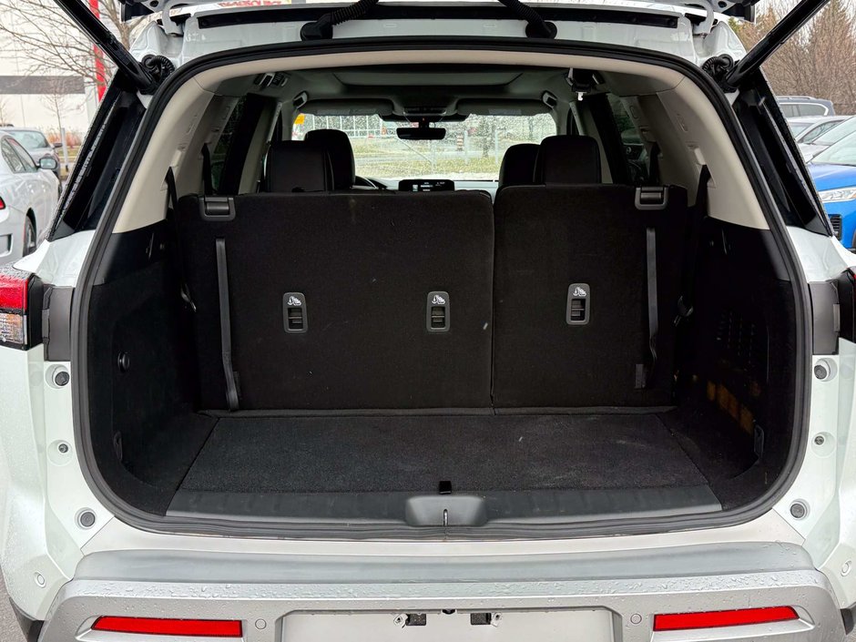 2025 Nissan Pathfinder Platinum-13