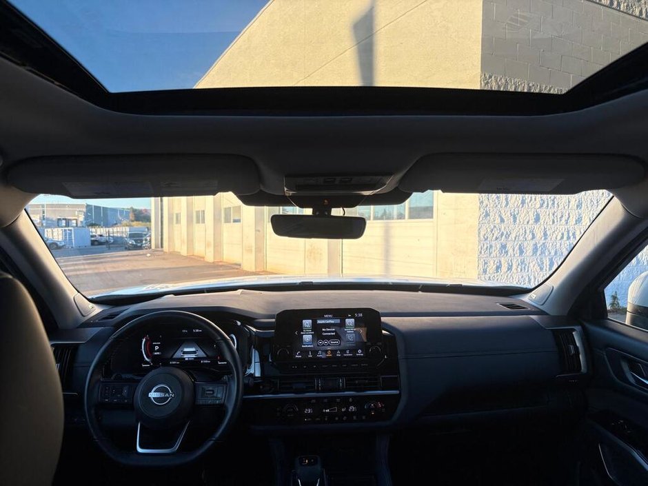 2025 Nissan Pathfinder Platinum-2