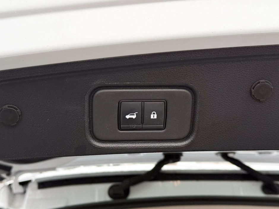 2025 Nissan Pathfinder Platinum-14