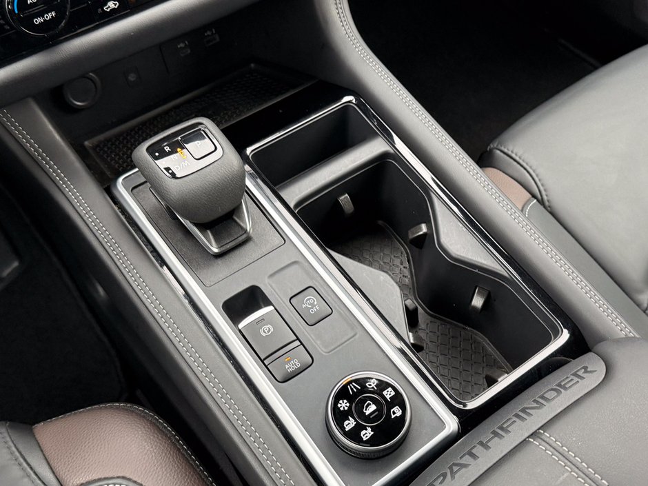 2025 Nissan Pathfinder Platinum-21