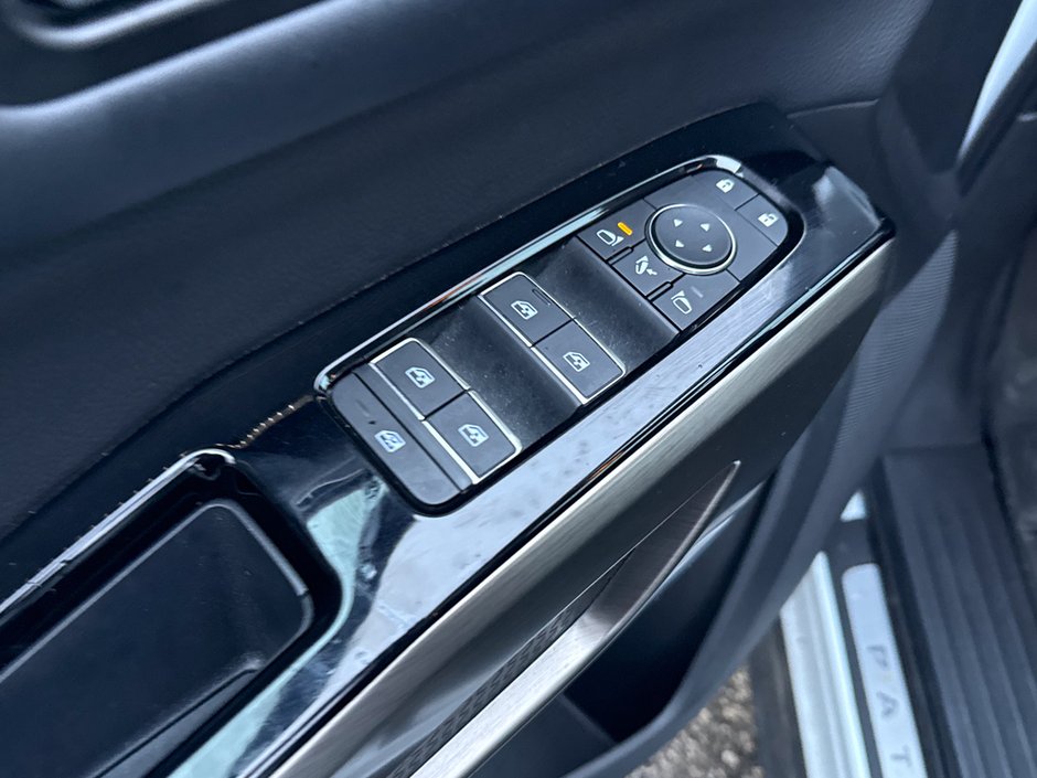 2025 Nissan Pathfinder Platinum-22