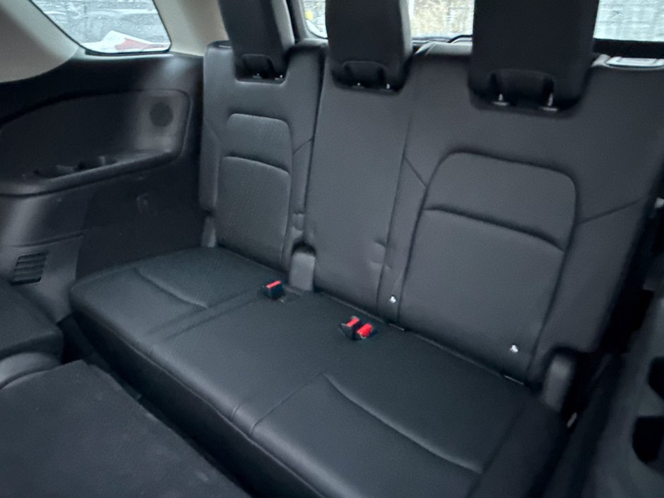 2025 Nissan Pathfinder Platinum-16