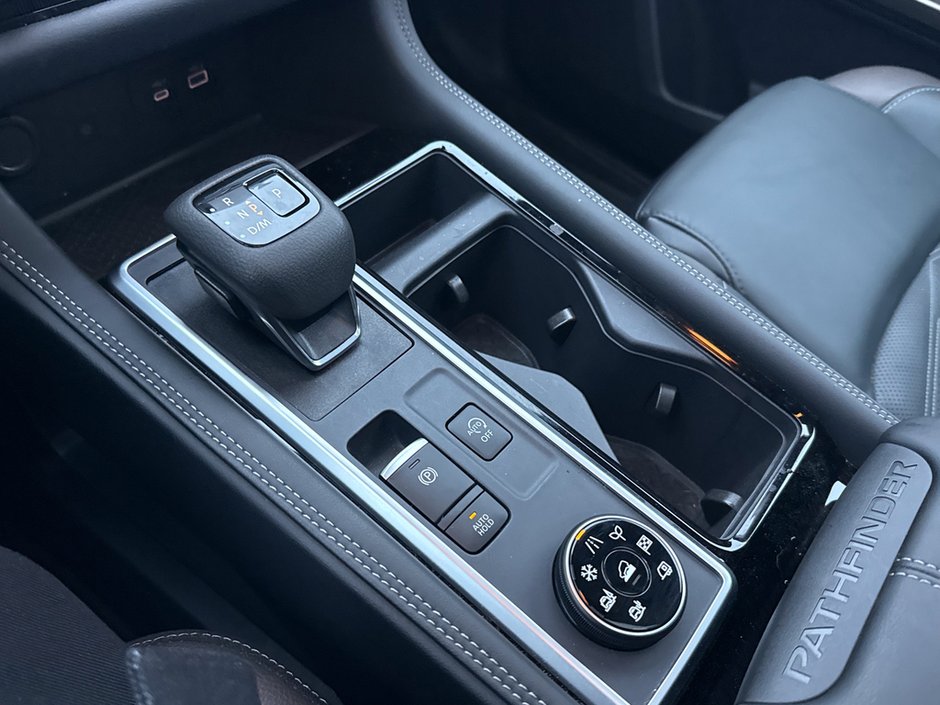 2025 Nissan Pathfinder Platinum-27