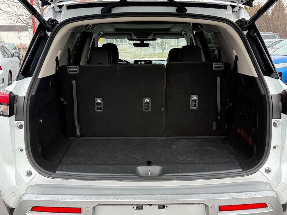 2025 Nissan Pathfinder Platinum-13