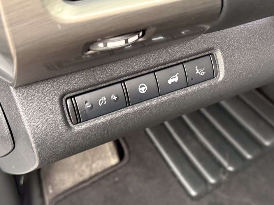 2025 Nissan Pathfinder Platinum-25