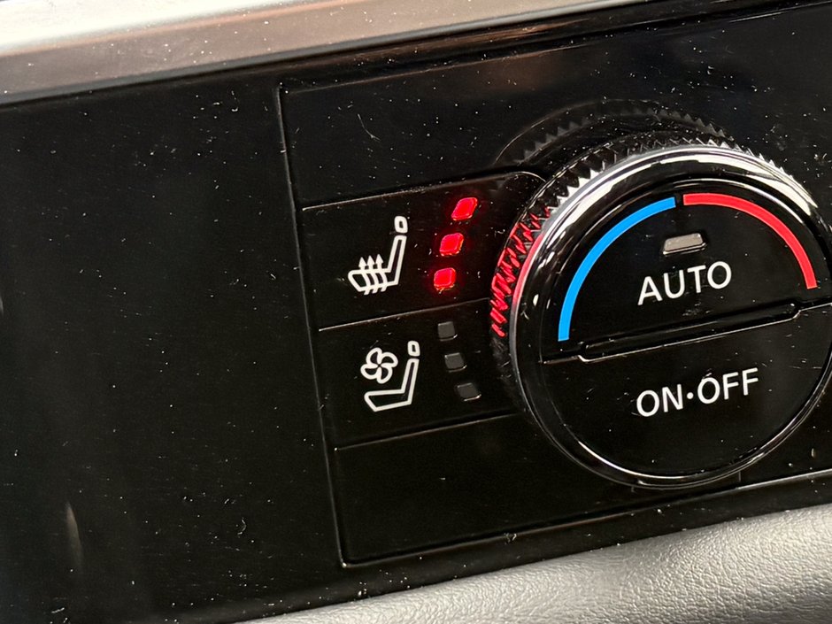 2025 Nissan Pathfinder Platinum-32