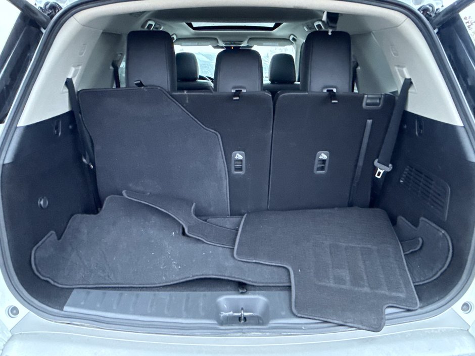 2025 Nissan Pathfinder Platinum-14