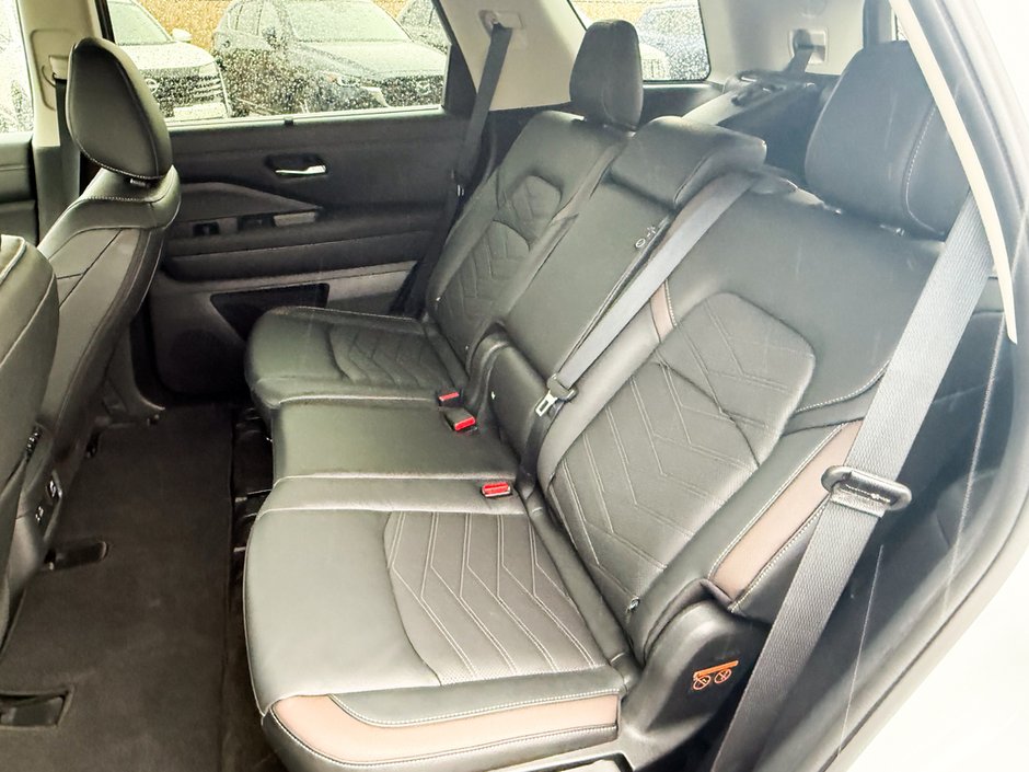 2025 Nissan Pathfinder Platinum-15