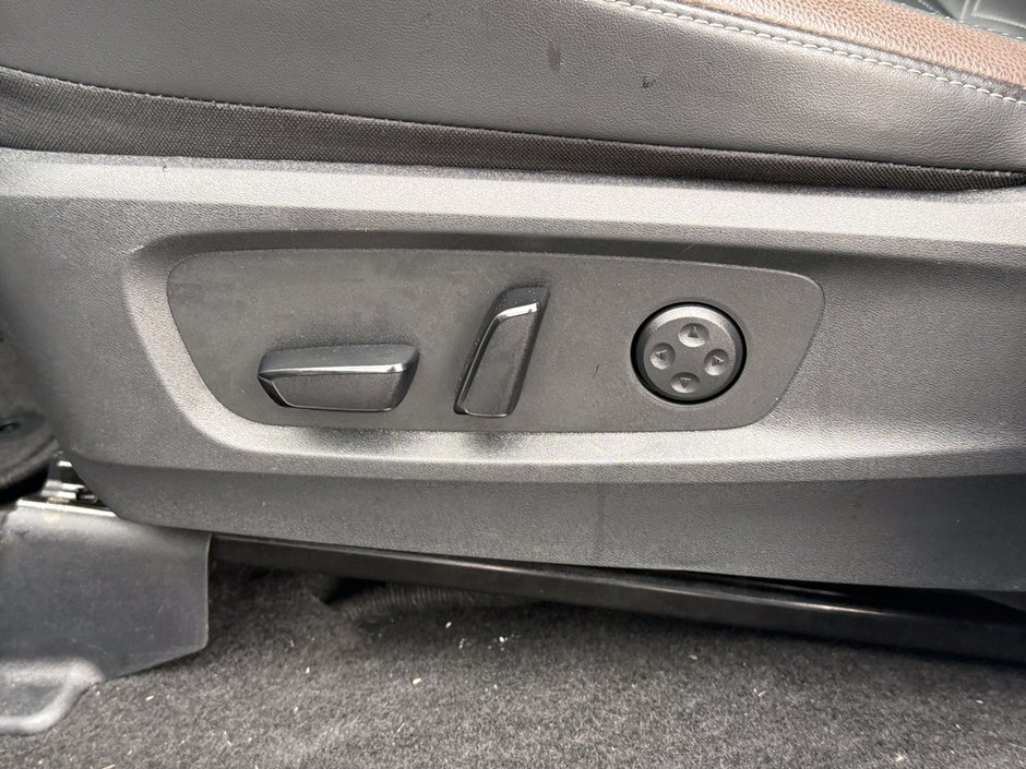 2025 Nissan Pathfinder Platinum-23