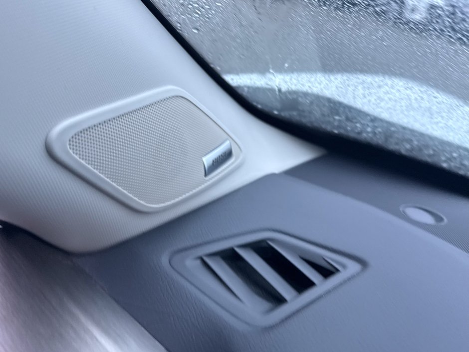 2025 Nissan Pathfinder Platinum-25