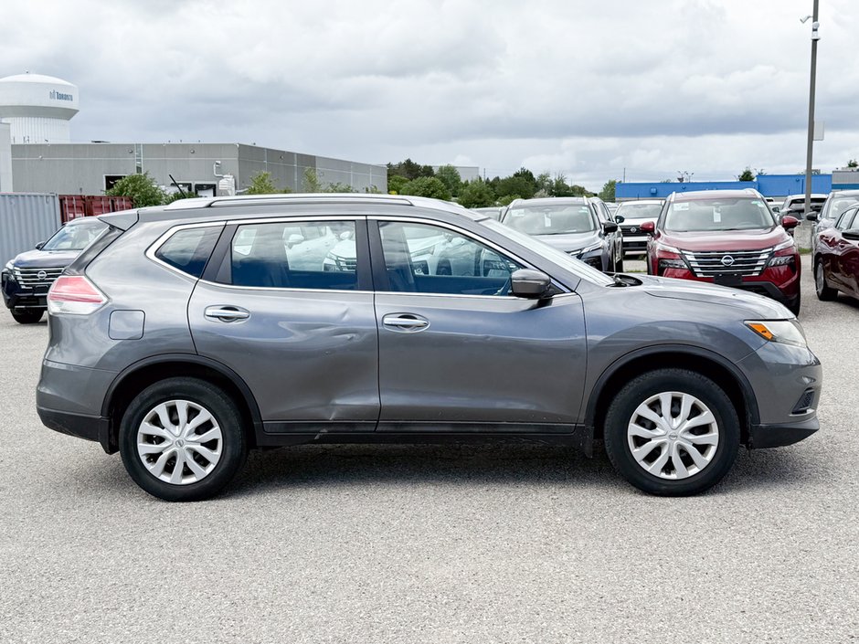 2015 Nissan Rogue S-7