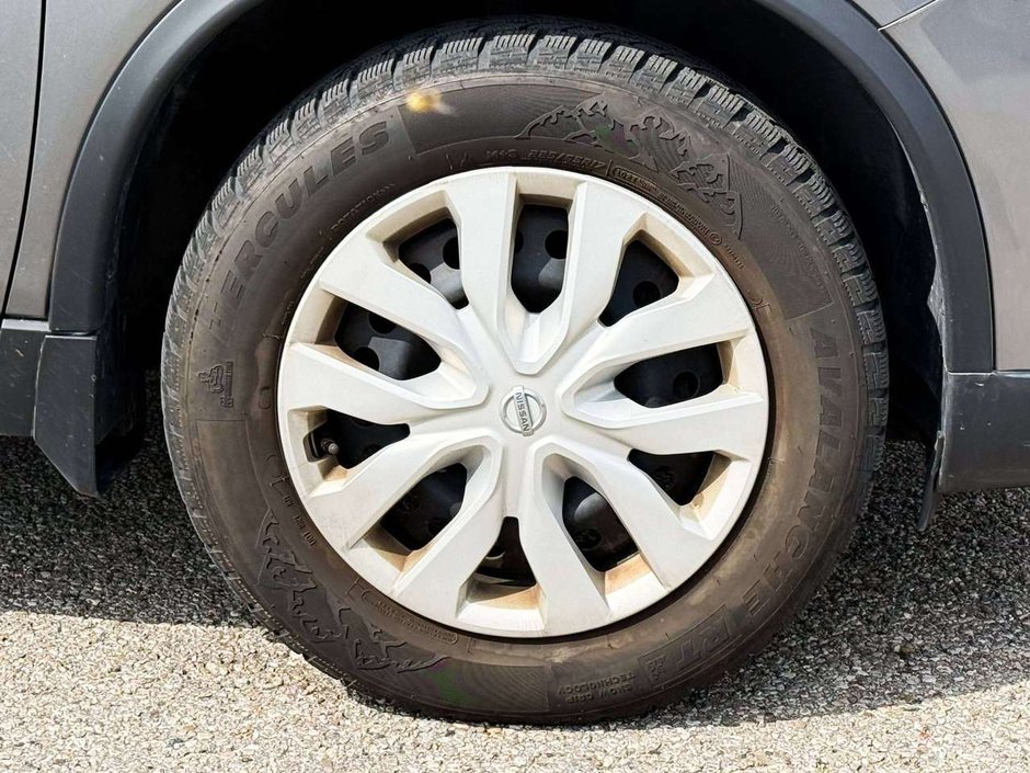 2015 Nissan Rogue S-9
