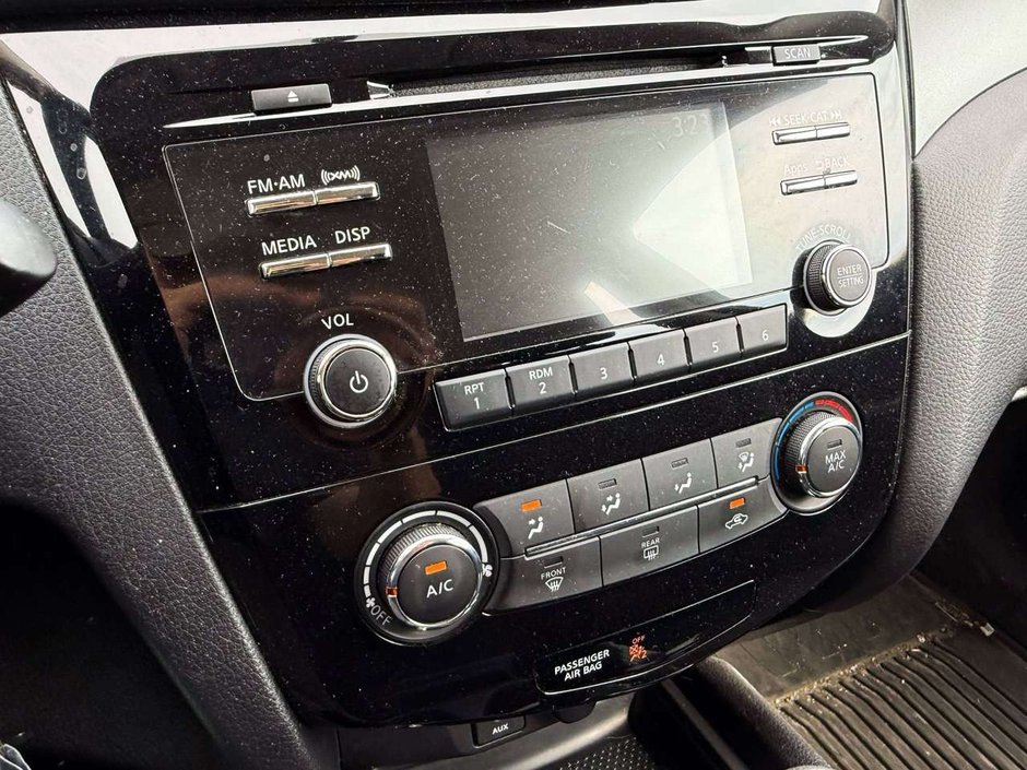 2015 Nissan Rogue S-16