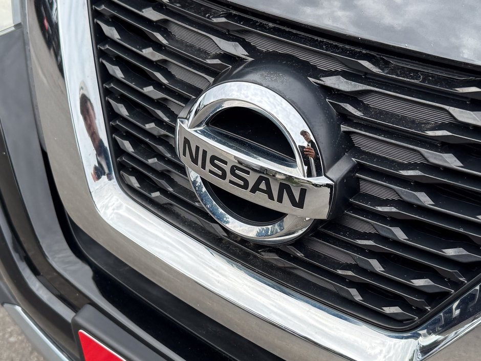 2017 Nissan Rogue S-8