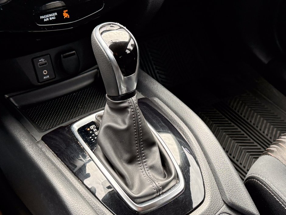 2017 Nissan Rogue S-16