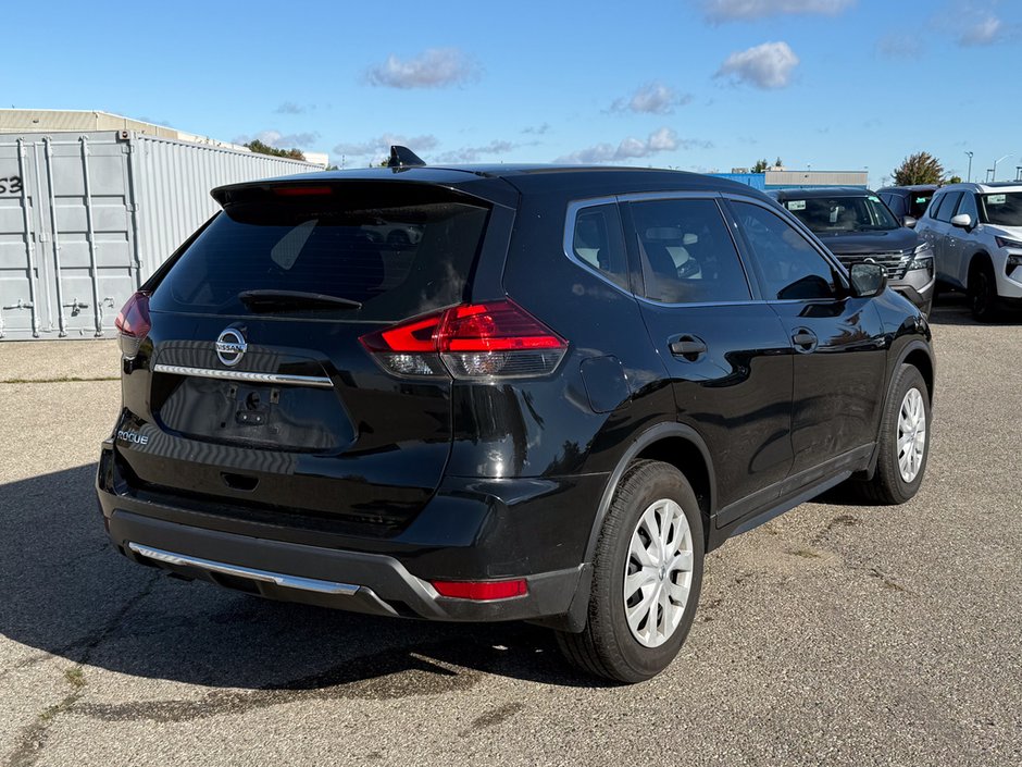2017 Nissan Rogue S-6