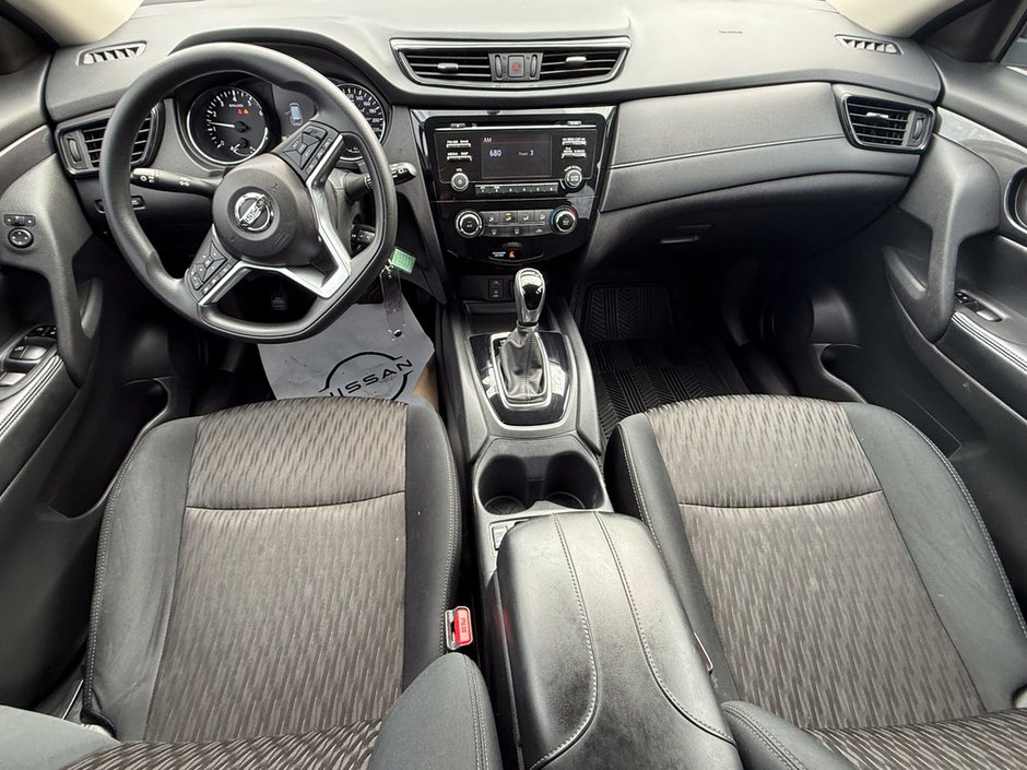 2017 Nissan Rogue S-14