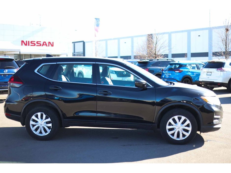 2018 Nissan Rogue S-9