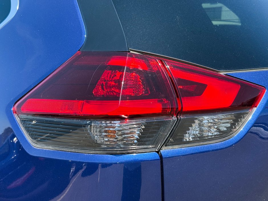 2020 Nissan Rogue S-11