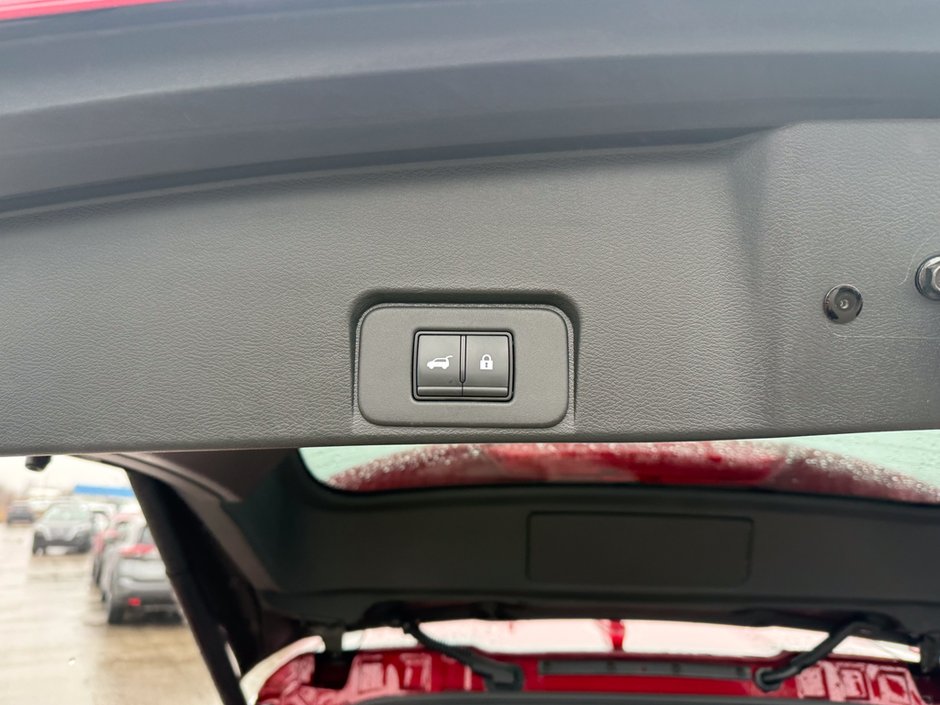 2023 Nissan Rogue Platinum-14