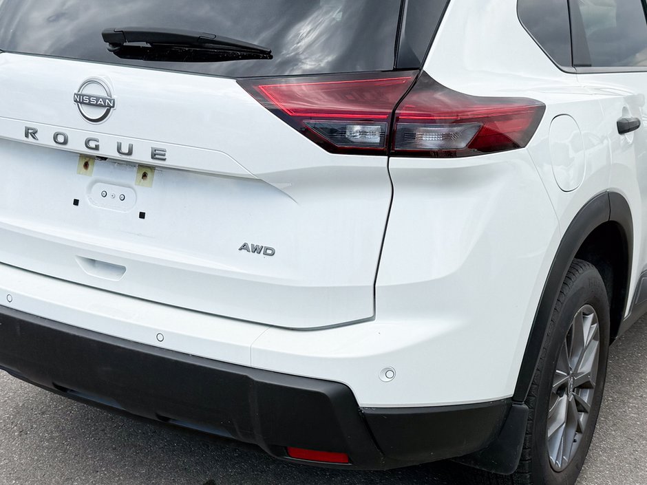 2024 Nissan Rogue S-11