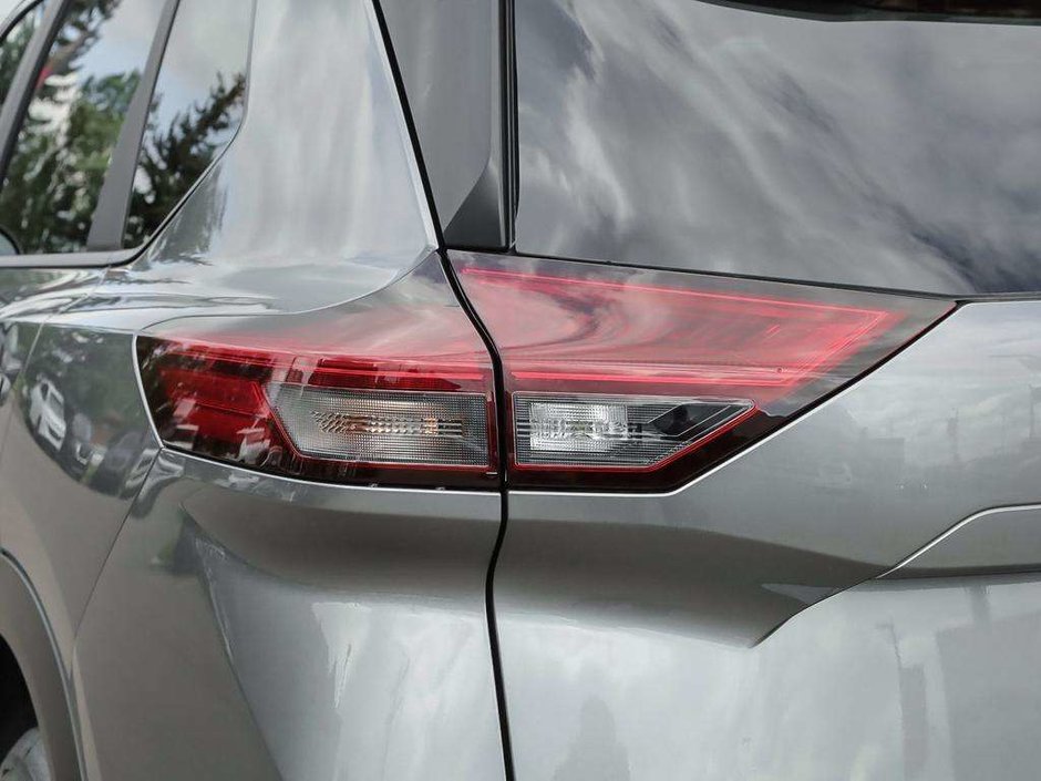 2026 Nissan Rogue SV Moonroof-11