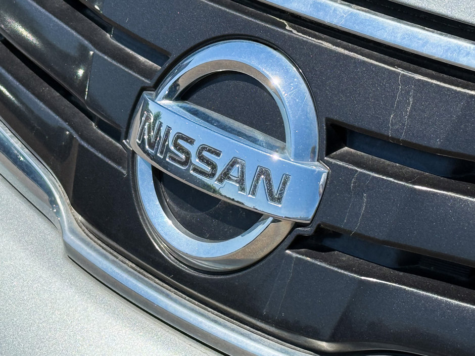 2010 Nissan Versa 1.8 SL-9