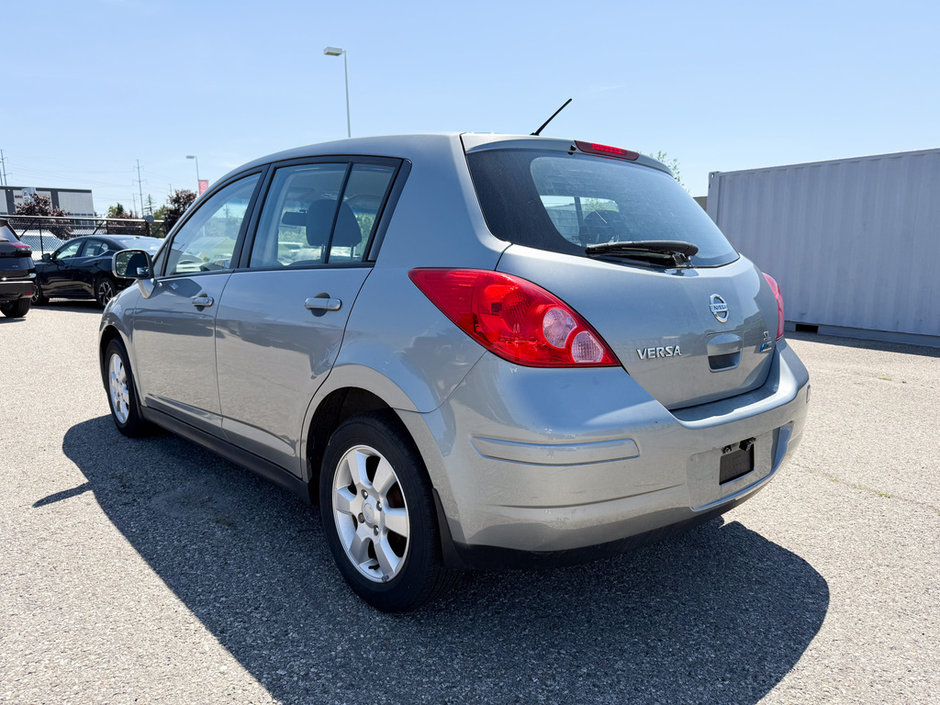 2010 Nissan Versa 1.8 SL-5