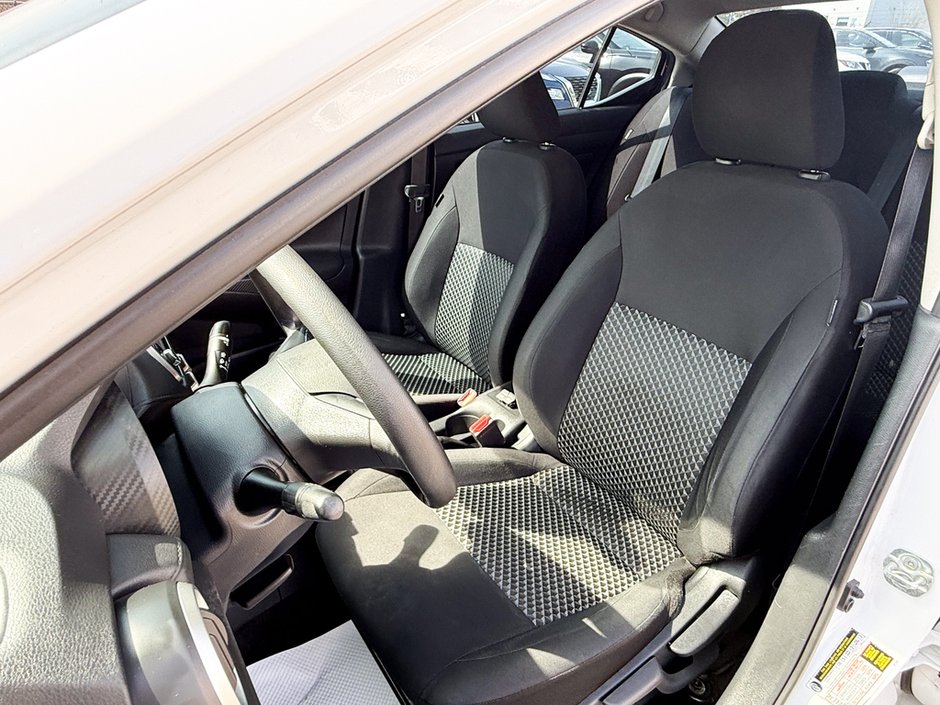 2021 Nissan Versa 1.6 S-21