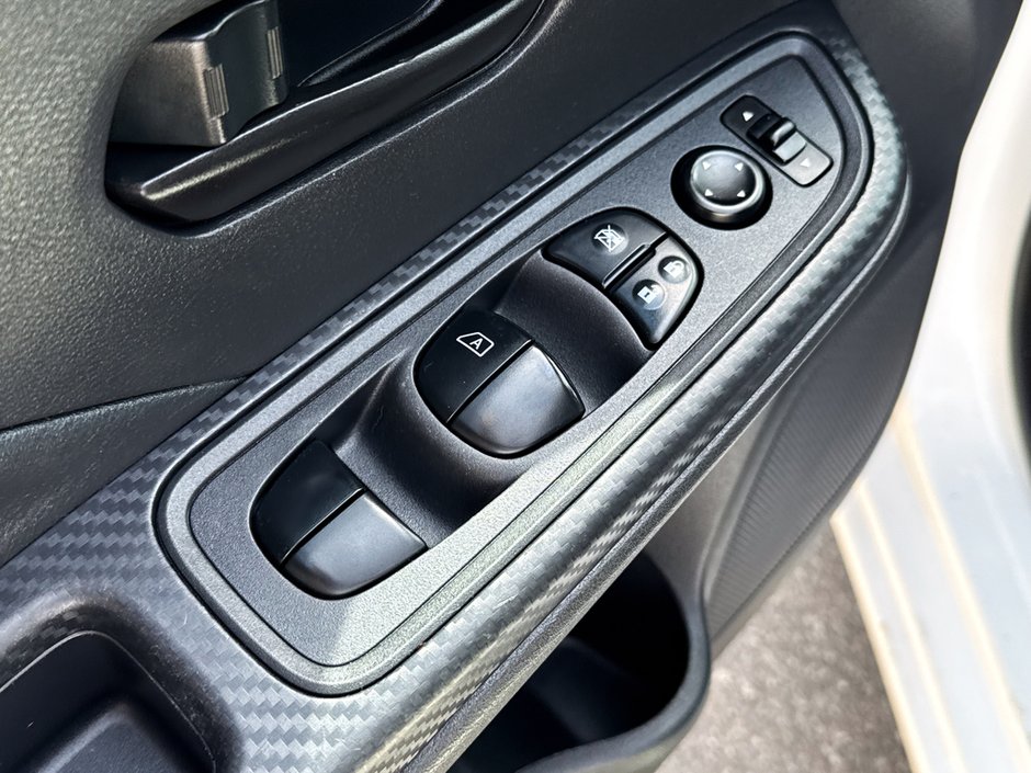 2021 Nissan Versa 1.6 S-16