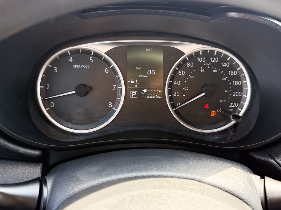 2021 Nissan Versa 1.6 S-23