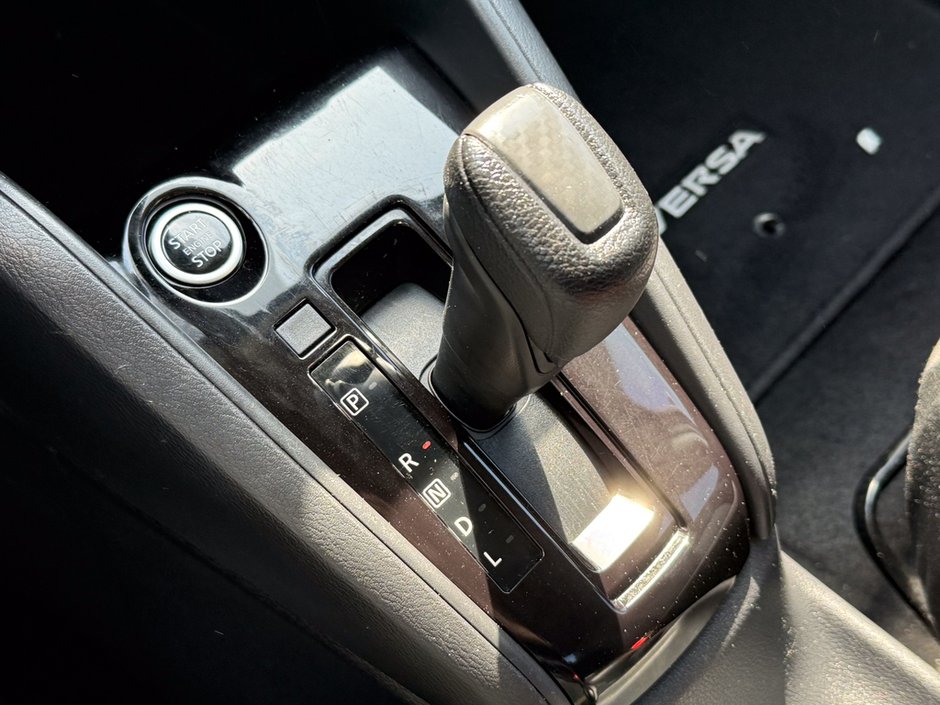 2021 Nissan Versa 1.6 S-27