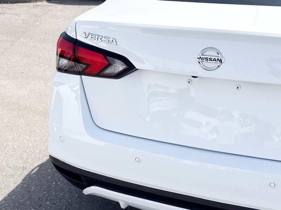 2021 Nissan Versa 1.6 S-12