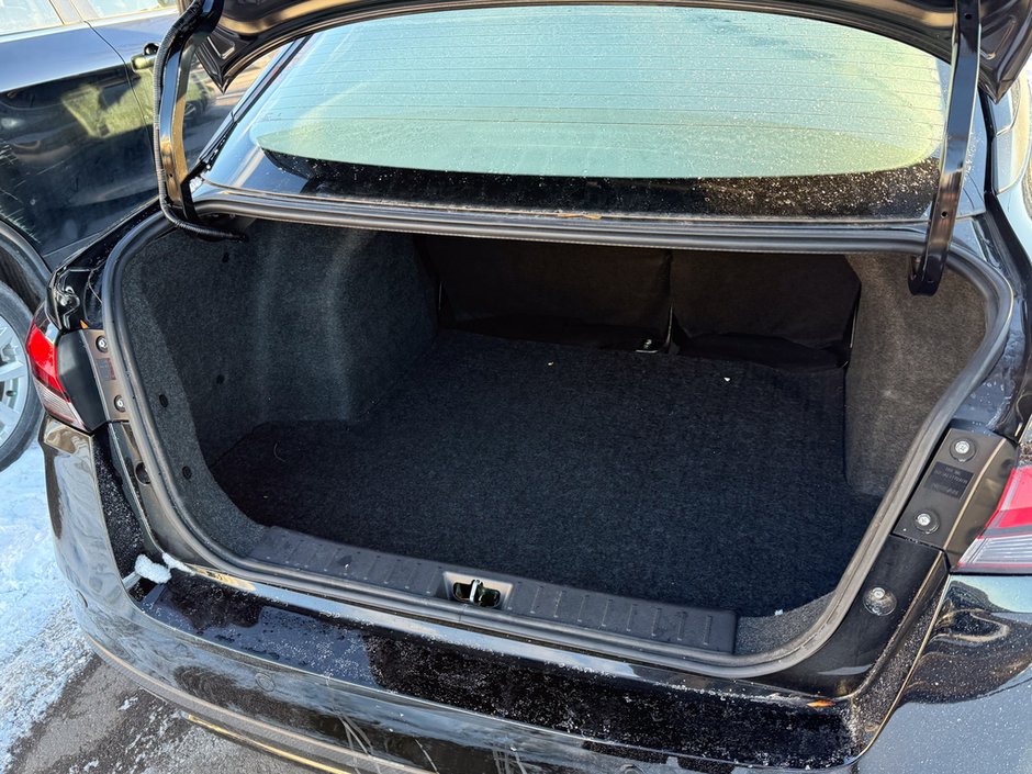 2023 Nissan Versa 1.6 SV-11